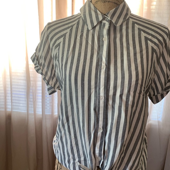 Striped button up in Size Medium - Picture 2 of 4